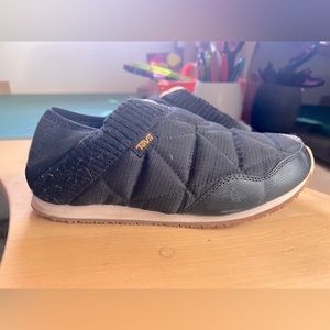 Teva Black ReEmber shoes, size 8 GUC